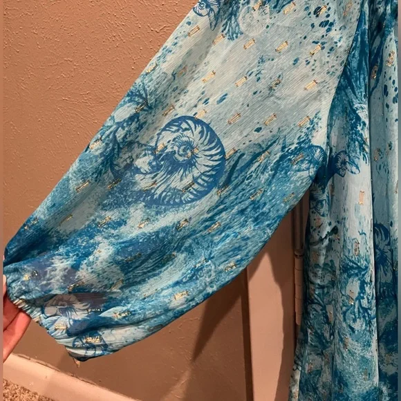 Gorgeous White House Black Market Blouse! - Picture 3 of 8